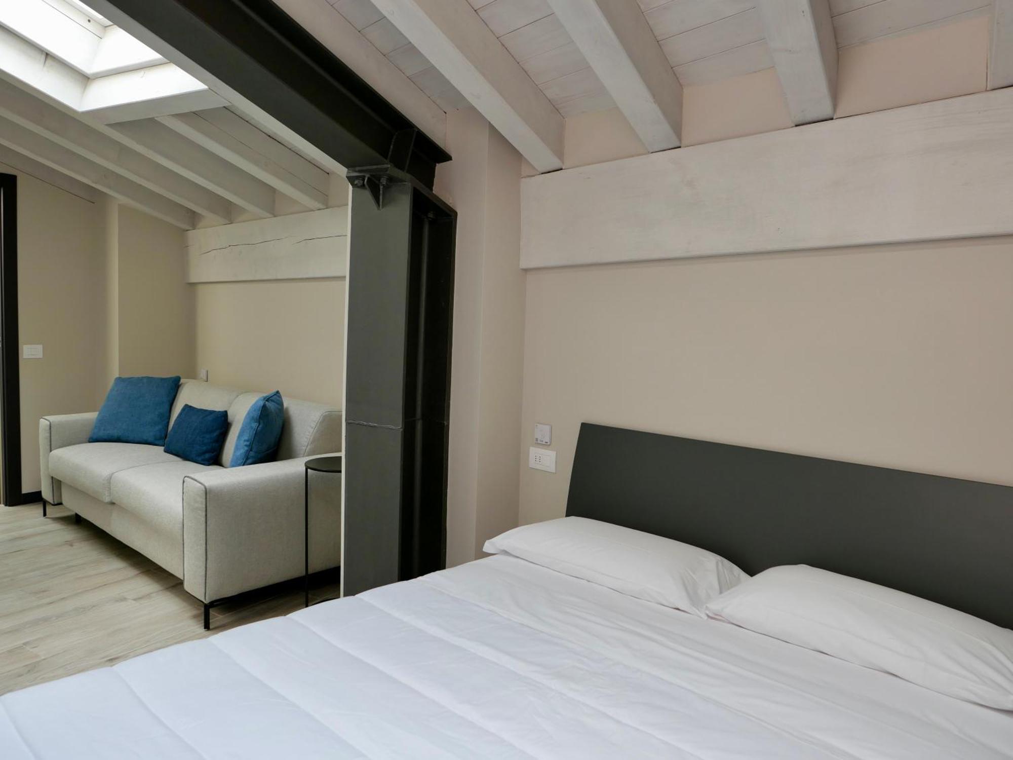 - Decio Inn Monte Isola